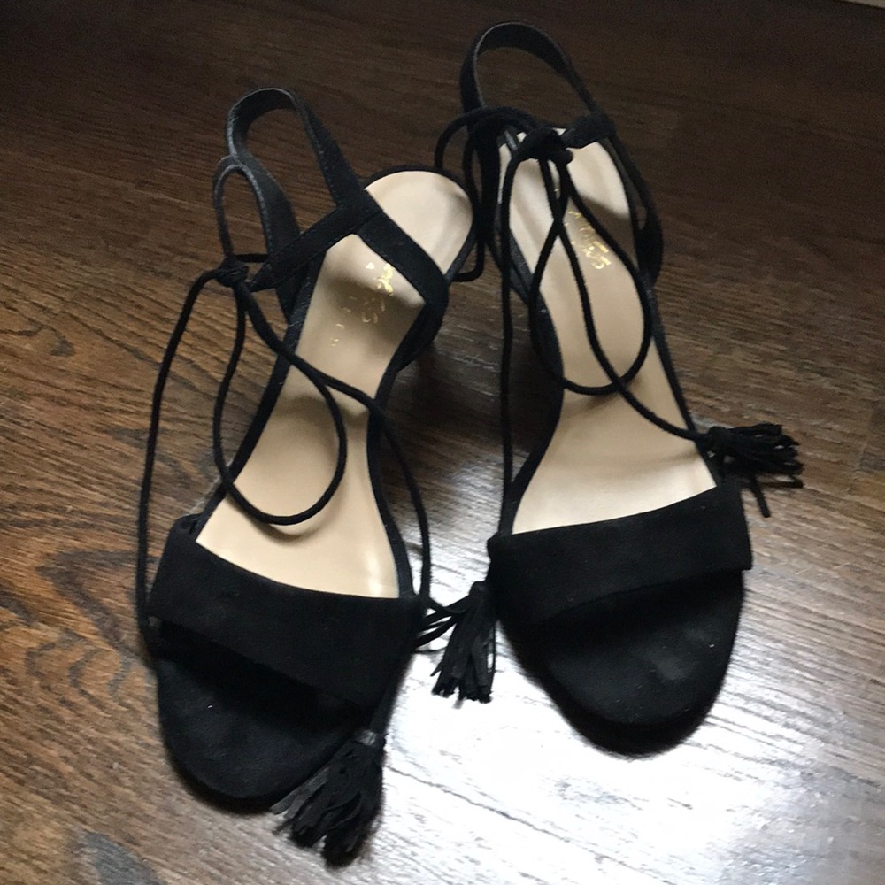 Lord & Taylor. Tassel. Black Suede Kitten Heel.